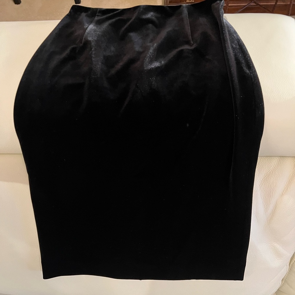NWOT White House Black Market Mini Black Velvet skirt with slit in the back |2|